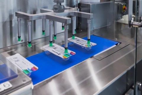 Une solution robotique innovante pour l'emballage des produits médicaux et pharmaceutiques